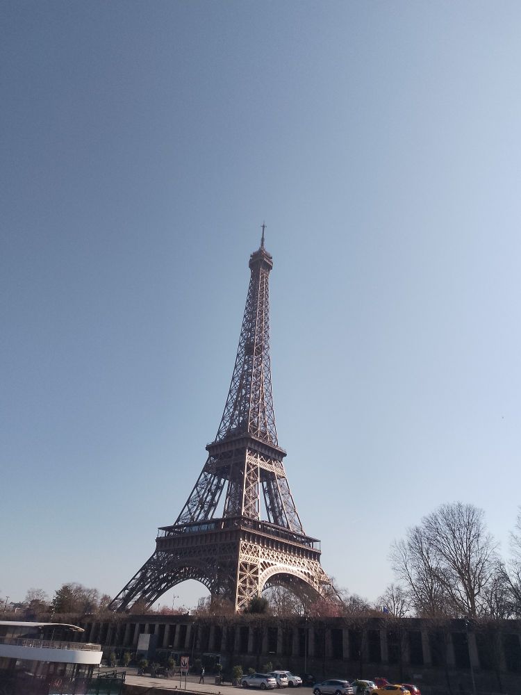 a photo of the eiffel tower in the sunshine