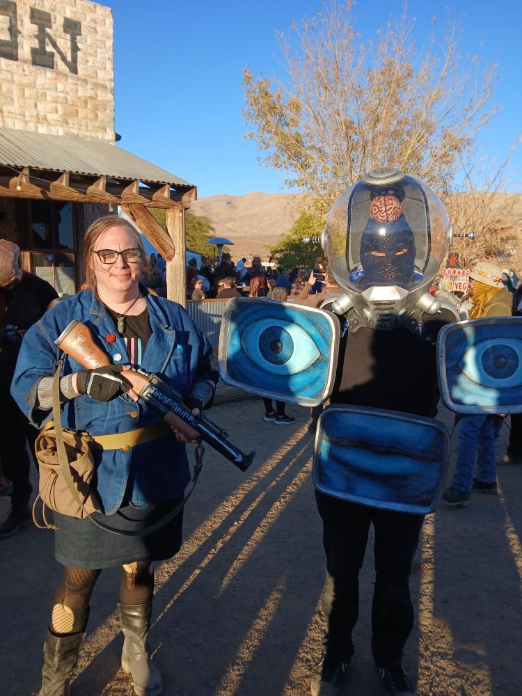 Merc Charmer Outfit with the unique grenade rifle Thump Thump. Feat Dr Klein.