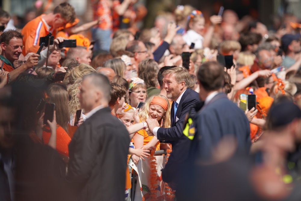 King Willem-Alexander interacting with the crowds of celebrating Koningsdag, Doetinchem, 26-04-2025