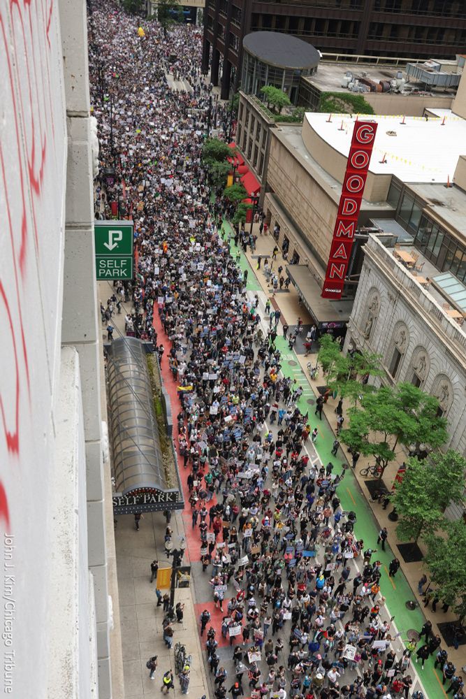 Tens of thousands of demonstrators begin a march for the "No Kings" protest from Daley Plaza Saturday, June 14, 2025, in Chicago. (John J. Kim/Chicago Tribune) 