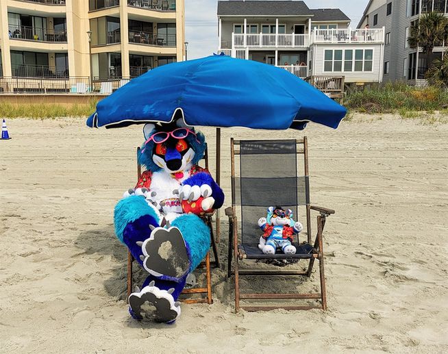 Rika and her mini plush version relaxing at the beach