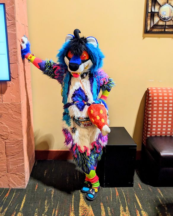 Sparkle Rika leaning against a wall.