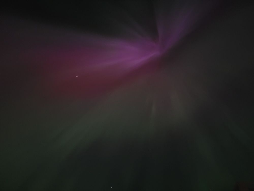 Cool waves viable in pink and green northern lights.