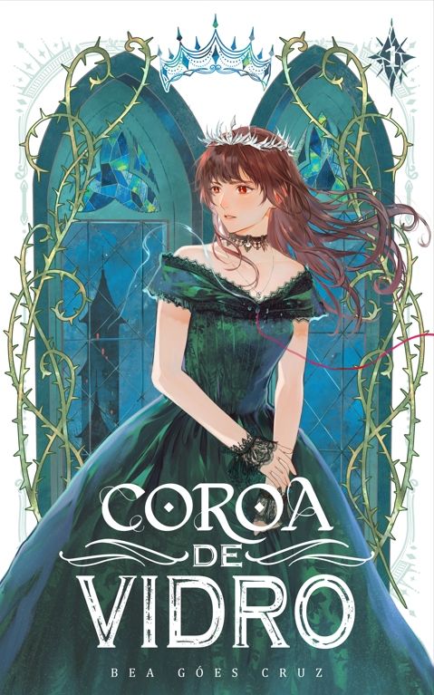Capa do livro Coroa de Vidro.  Tem fundo branco, mostra a protagonista quase em corpo inteiro entre duas janelas góticas. Ela é uma jovem branca de expressão séria, olhos vermelhos e cabelos castanhos esvoaçantes adornados por uma coroa de cacos de vidro. Usa um vestido verde-escuro de época, com acessórios delicados e segura o próprio pulso. Do peito partem dois fios — um vermelho e outro esbranquiçado — em direções opostas. Ao fundo, pela janela esquerda, vê-se uma torre sombria, enquanto espinhos verde-claros entrelaçam-se aos elementos da cena. Acima, uma silhueta azul-clara de coroa se repete nos cantos da moldura. No canto superior direito está o número 1; abaixo, o título Coroa de Vidro e o nome da autora, Bea Góes Cruz.
