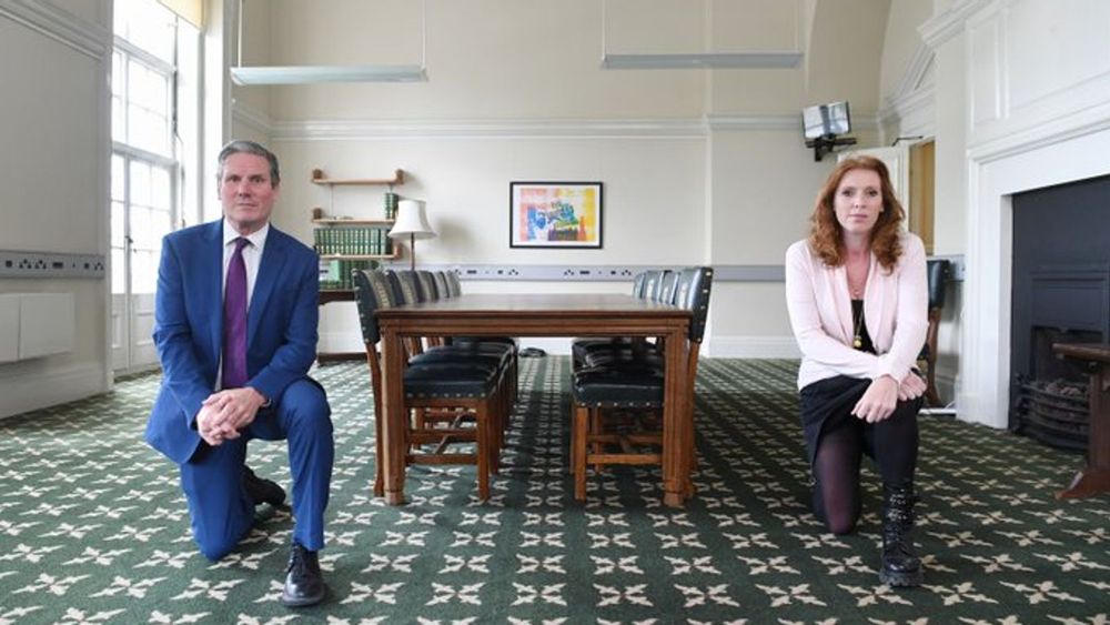 Keir Starmer and Angela Rayner "taking the knee"