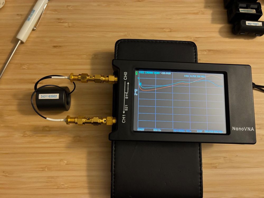 Example for testing a type 31 core. Blue curve is the DUT trace. Red is a previously stored trace using a type 43 core.
