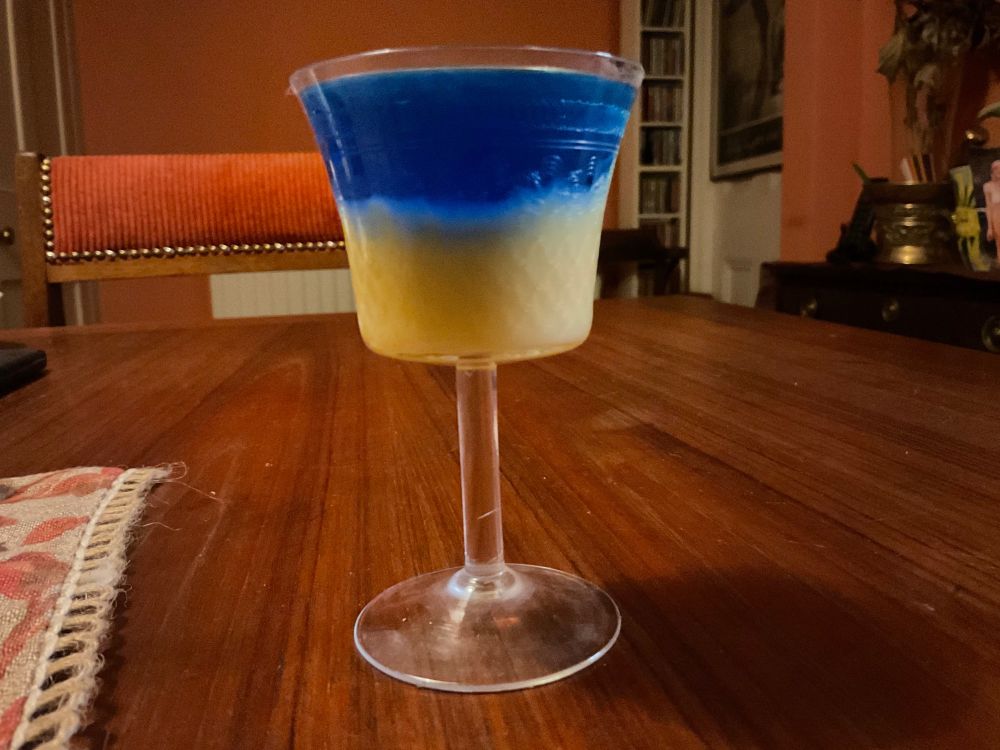 Dodgey looking drink attempting to recreate the Ukrainian flag…. You wouldn’t drink it unless you made it and had a stark decision when facing the washing up