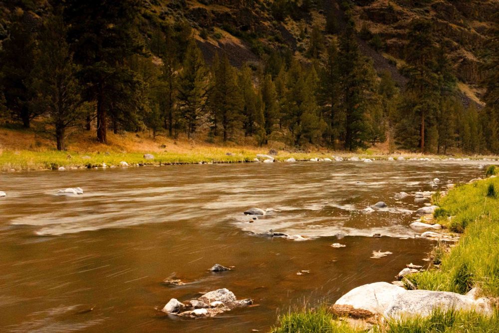 Long exposure photograph of the Crooked River with smooth water.