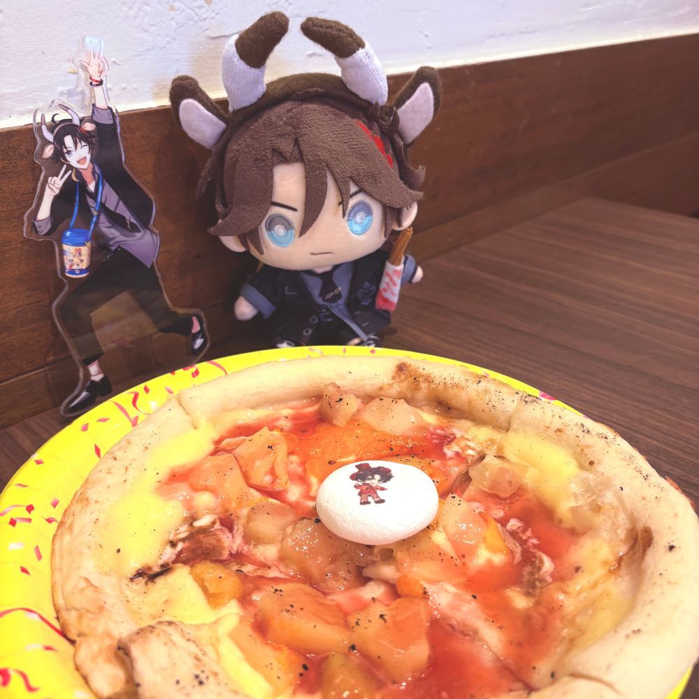 フルーツピザ、初めて食べたけどちゃんとスイーツで思ってたより食べやすかった〜👍🏻