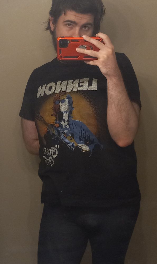 Ok 1st text was serious, this'in ain't. It's me bitches. Thank god for my big and bright red distracting and cersoring phone case