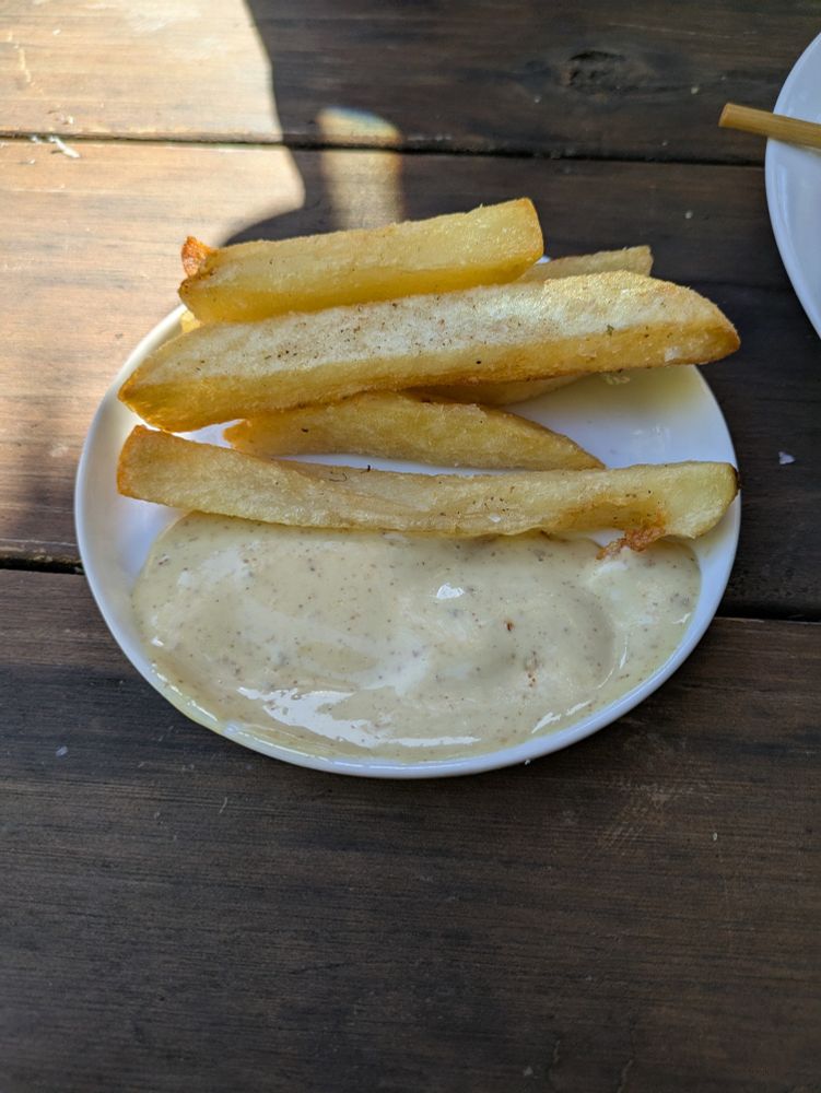 Frites with aioli. 