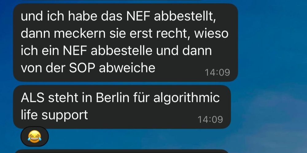 Chattext: „und ich habe das NEF abbestellt, dann meckern sie erst recht, wieso ich ein NEF abbestelle und dann von der SOP abweiche“ 

„ALS steht in Berlin für algorithmic
life support“ 
