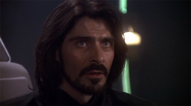 An image of the Babylon 5 character Marcus Cole, played by Jason Carter, looking sad