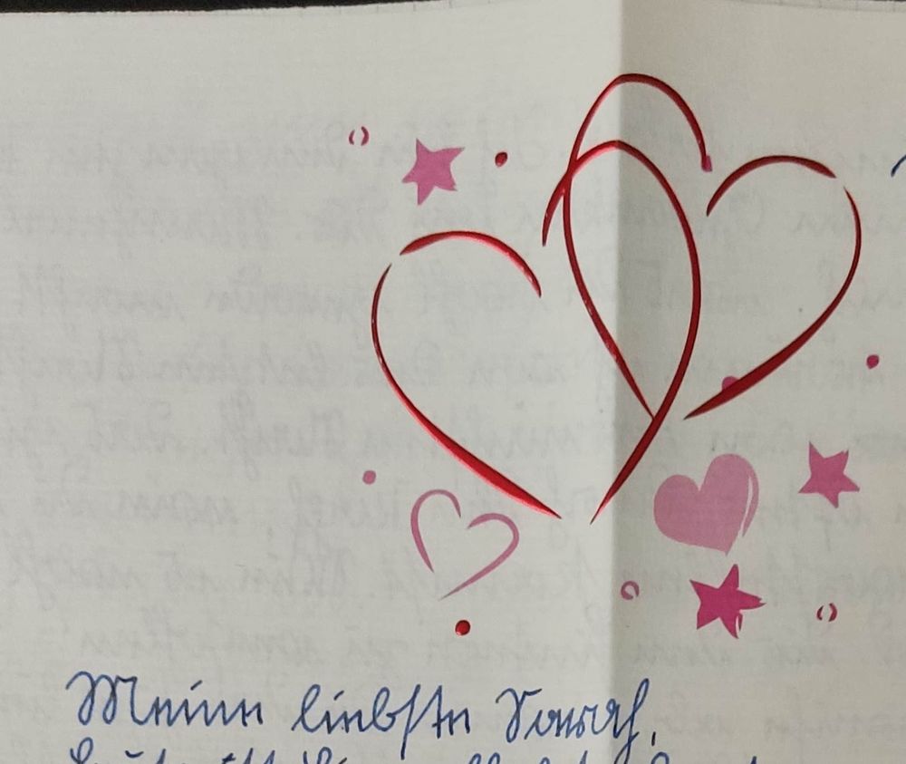 Brief mit zwei großen Herzen. Text in Sütterlin.
Inhalt: Meine liebste Sarah