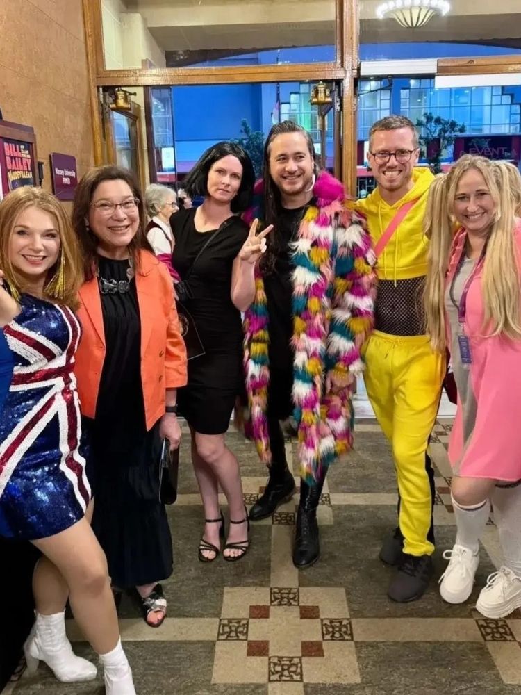 Group photo in Spice Girls costumes