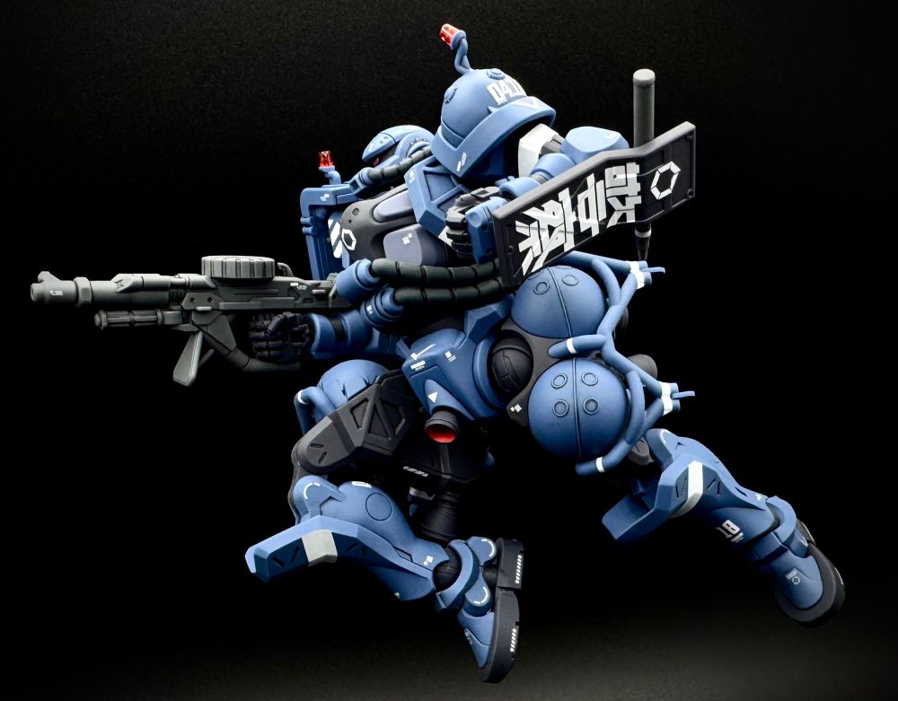 HGGQ 1/144 Police Zaku action pose