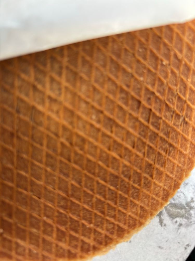 ワッフル（ベルギーと違って平たくて大きい）