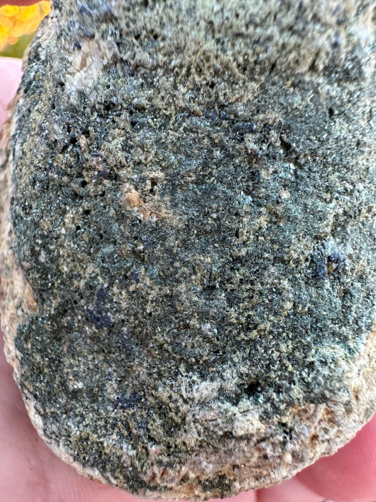 A closeup of the green mineral. Kinda crusty?