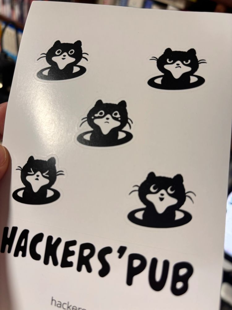 다섯 가지 표정의 Hackers' Pub 마스코트와 로고 타입이 그려진 스티커