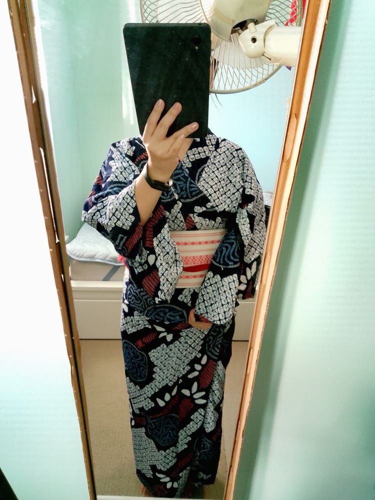kimono selfie