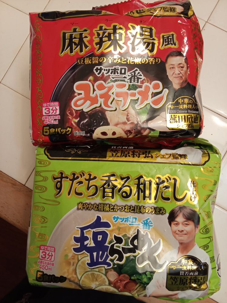 麻辣湯風ポロ一みそラーメンと、すだち香る和だし仕上げのポロ一塩ラーメン