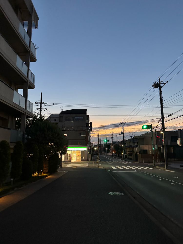 天気予報は「晴れのち曇」です。