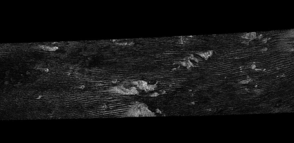 Titan, radar image swath of tarry 'tholin' dune fields.