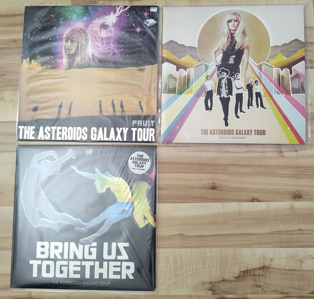 Alle drei Alben von "The Asteroids Galaxy Tour" auf Schallplatte