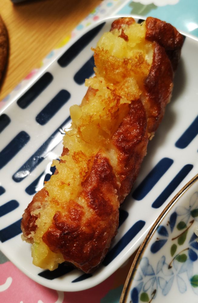ちくわサラダの写真。ちくわにポテトサラダを詰めて天ぷらにしたもの。