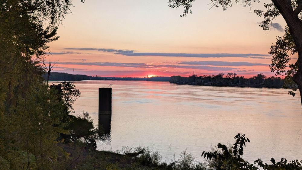 Sunset on the Ohio River, Henderson, KY, Sunday, 2 November 2025, 4:40-4:48 p.m. Central Standard Time.