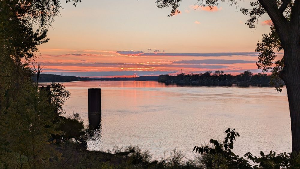 Sunset on the Ohio River, Henderson, KY, Sunday, 2 November 2025, 4:40-4:48 p.m. Central Standard Time.