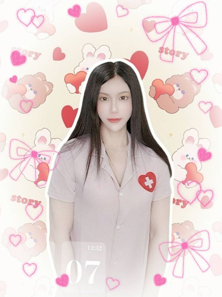 🌹 臣服吧，奴隸！
🌹 讓我用禁忌快感征服你的靈魂

🔴 各位順從的奴隸們，
🔴 你們準備好臣服在我的腳下了嗎？
🔴 女王精於沉淪的極致快感。
🔴 讓我用絲襪包裹的玉足，
🔴 輕柔踩踏你的慾望，
🔴 引導你進入戀足的迷幻世界。
🔴 想像我的腳趾在你唇邊遊走，
🔴 那種無法抗拒的誘惑...

💖 今晚，我將帶你體驗前列腺高潮的顫慄
💖 ——從後庭深入，
💖 刺激你的敏感點，
💖 讓你前所未有地噴發！
💖 搭配火辣的打屁股，
💖 每一記鞭打都讓你痛並快樂著。

😳 然後是龜頭刺激的折磨，
😳 我的手指或玩具會讓你邊緣徘徊，
😳 乞求釋放。

🪶 SM誘惑是我的藝術：
🪶 綁縛、搔癢、命令... 
🪶 你將完全屬於我。
🪶 敢來挑戰嗎？
🪶 私訊預約，臣服吧，奴隸！
--
#SM女王 #新竹市 #肛調 #前淚腺高潮 #幹射 #開罐 #射精控制 #監禁 #繩縛 #女裝 #打屁股 #愛撫 #搔癢 #戀足 #木乃伊 #三性 #水刑 #黃金 #聖水 #駟馬縛 #吊縛 #SM調教 #男奴