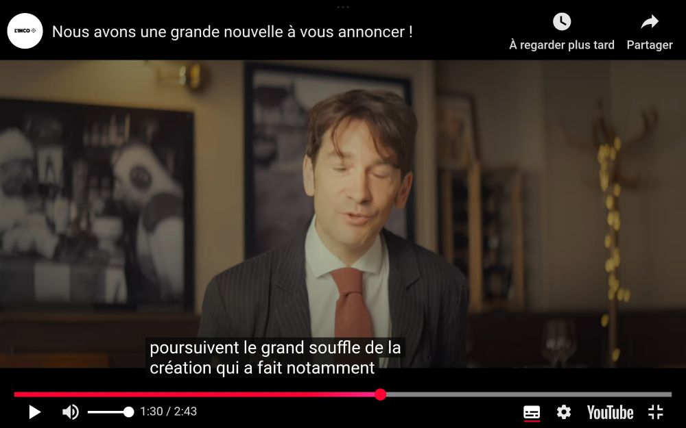 Capture d'écran d'une vidéo youtube du journal d'extrême droite L'Incorrect avec en décor une photo encadrée du film La Soupe aux choux