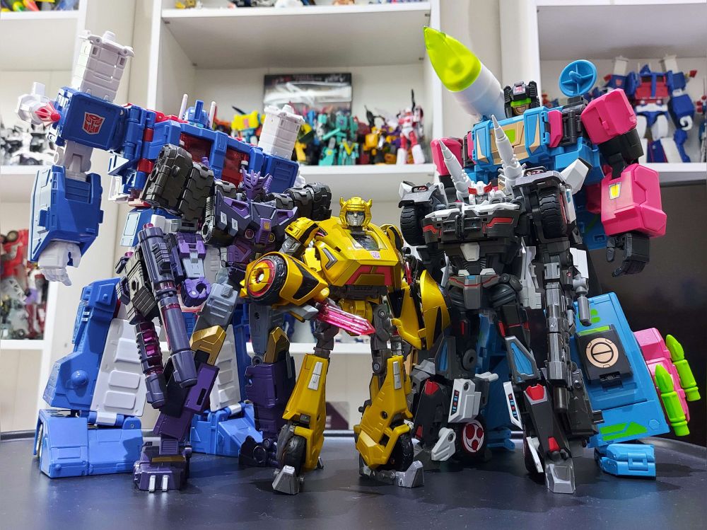 2023
Studio Series 86 Ultra Magnus
Legacy Tarn
Takara United UN-02 WFC Bumblebee
G-Creation Rebel (IDW Prowl) 
Fans-Hobby Huntsman (G1.5 Predator Stalker)