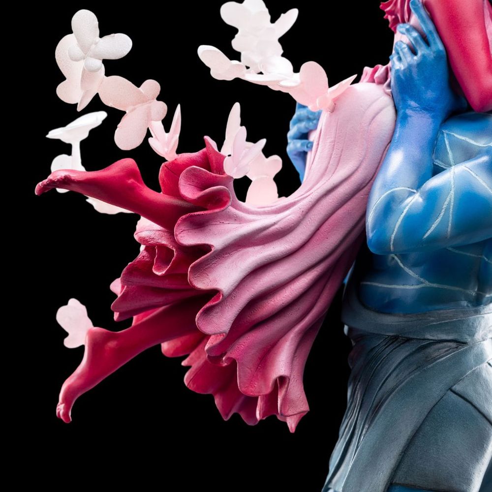 ētā Workshop - premium quality statue made with polystone, Features the iconic scene of Hades and Persephone’s first kiss from Lore Olympus