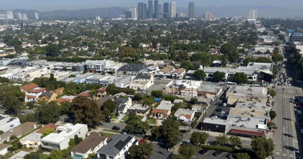 Los Angeles has to rezone the entire city. Why are officials protecting single-family-home neighborhoods?