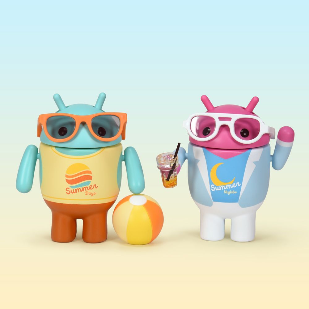 Android Summer Days & Summer Nights 3" vinyl collectible figures, left one is wearing orange glasses and a yellow tank top next to a beach ball, and the right one is wearing a sports coat holding an iced tea. 