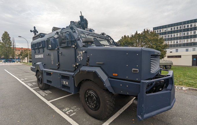 Blindé de Gendarmerie "Centaure".