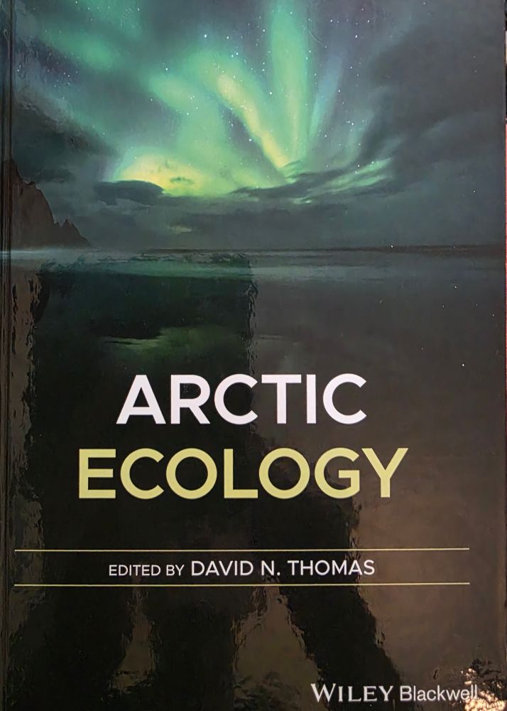 Buchumschlag. Ein Foto aus der Arktis bei Nacht mit Nordlicht. Arctic Ecology edited by David N. Thomas, Wiley Blackwell 