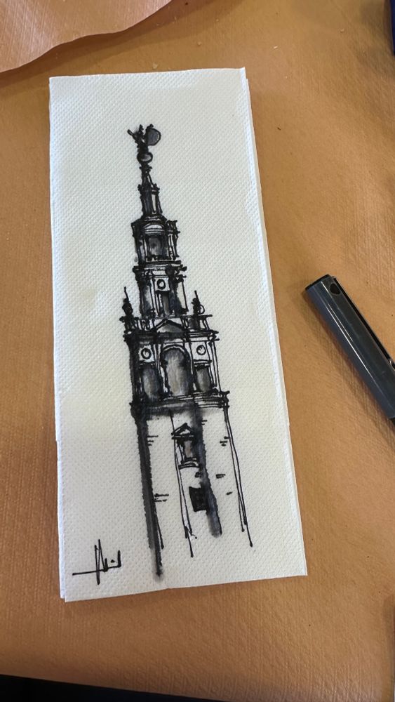 Dibujo a tinta, en una servilleta de papel, de una torre inspirada en la Giralda como las que existen en Carmona, Écija y otras poblaciones de Sevilla (inventada, claro).