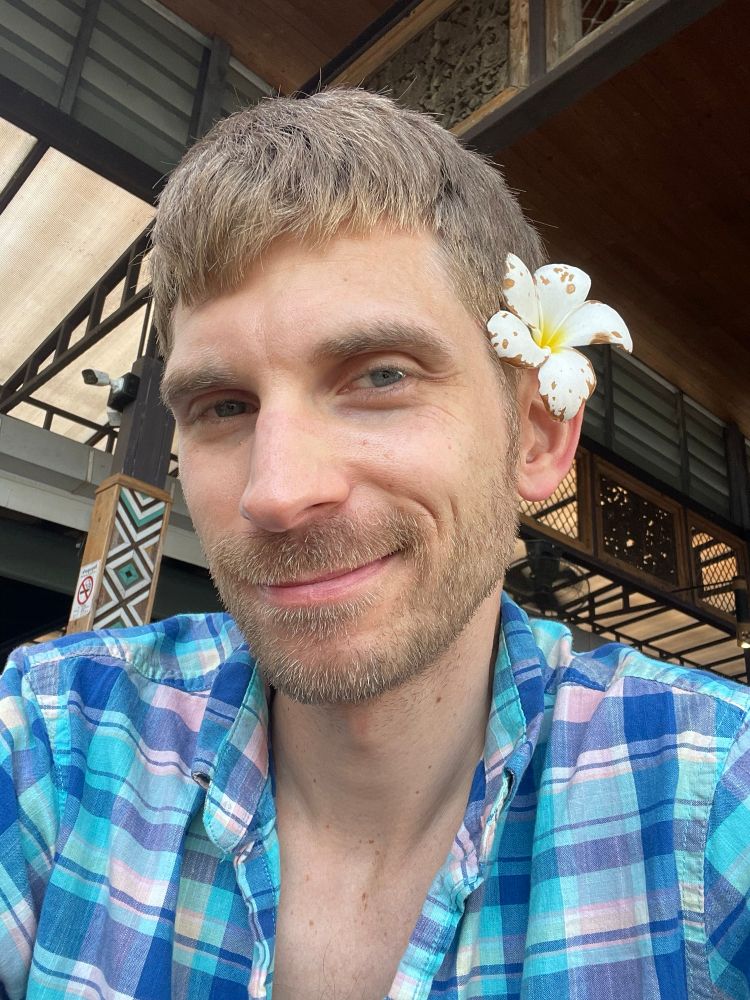 Feeing cute in Surat Tahni. 