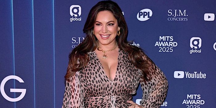 Kelly Brook cleavage on the red carpet