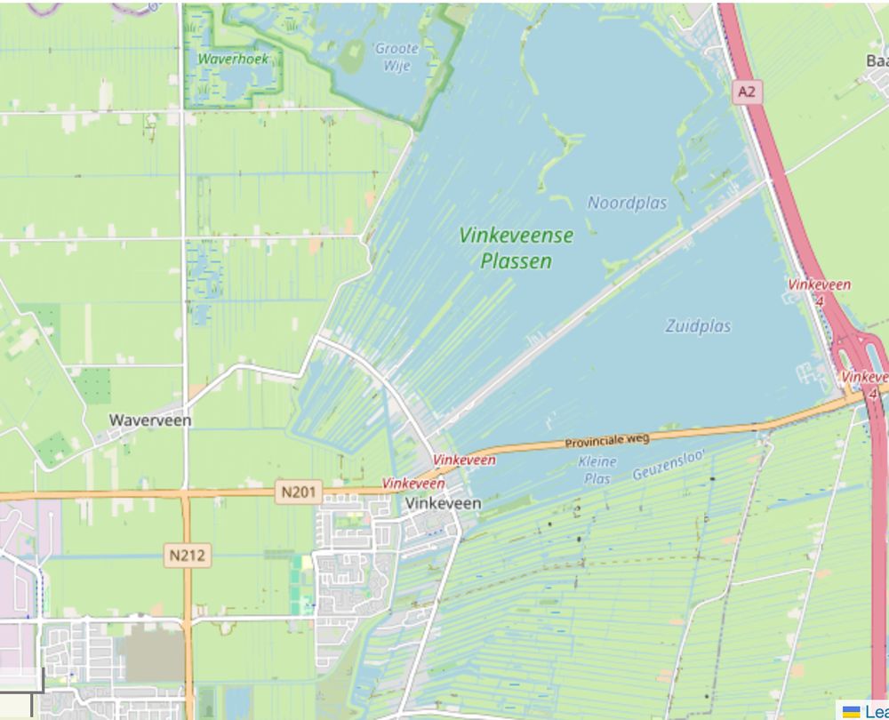 map excerpt of the Vinkeveense Plassen, with many long, thin straight lines of green land cutting across a suspiciously pie-slice-shaped pond, next to a bunch of long, thin straight lines of blue cutting across the fields 