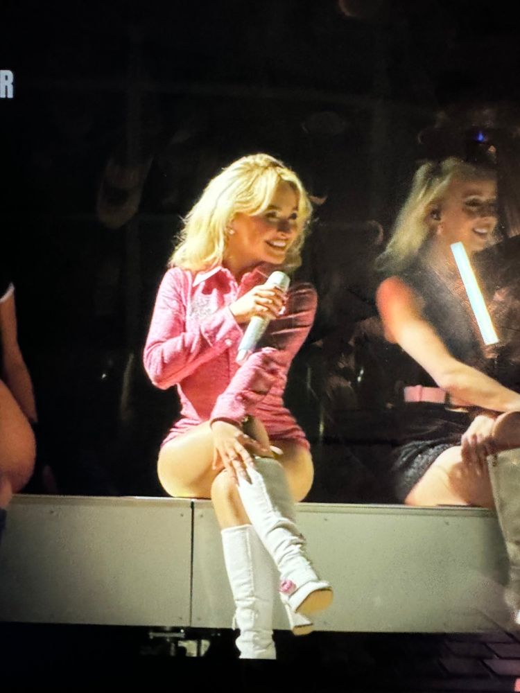 Sabrina Carpenter at lallapalooza 2025
