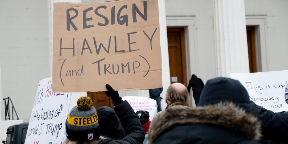'President doesn't care': Analyst sees massive Trump lie exposed by fight with Josh Hawley