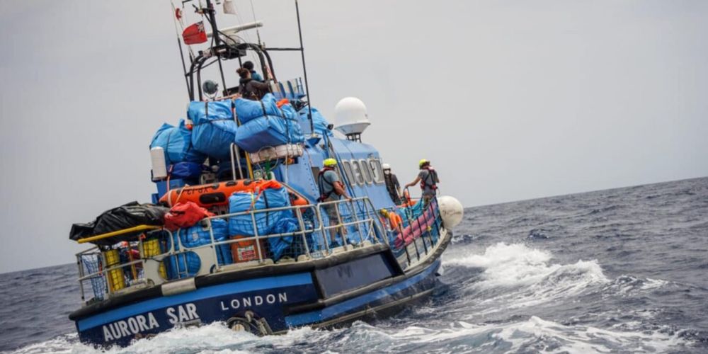 Centosei migranti sono sbarcati a Lampedusa dopo che le motovedette della guardia di finanza hanno soccorso i due barconi sui quali viaggiavano 37 e 69 persone....