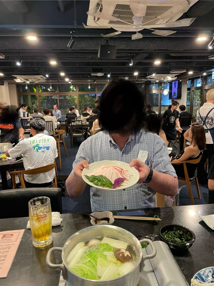 沖縄県那覇市、ゆいレール県庁前駅近くの食彩酒房まつもとさんのアグー豚のしゃぶしゃぶ