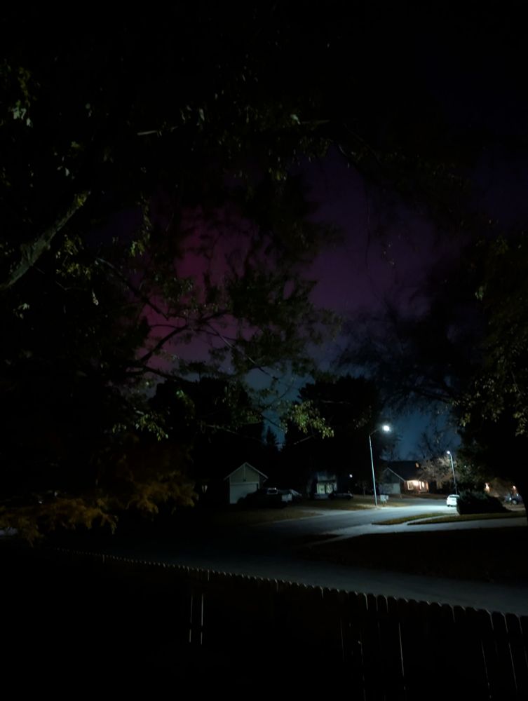 Northern lights visible from Olathe KS, 11/11/2025