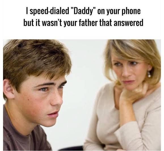 Uma mãe preocupada com seu filho supostamente 🌈 falando "Eu liguei pro "Papai" na discagem rápida do seu celular e não foi o seu pai que atendeu"