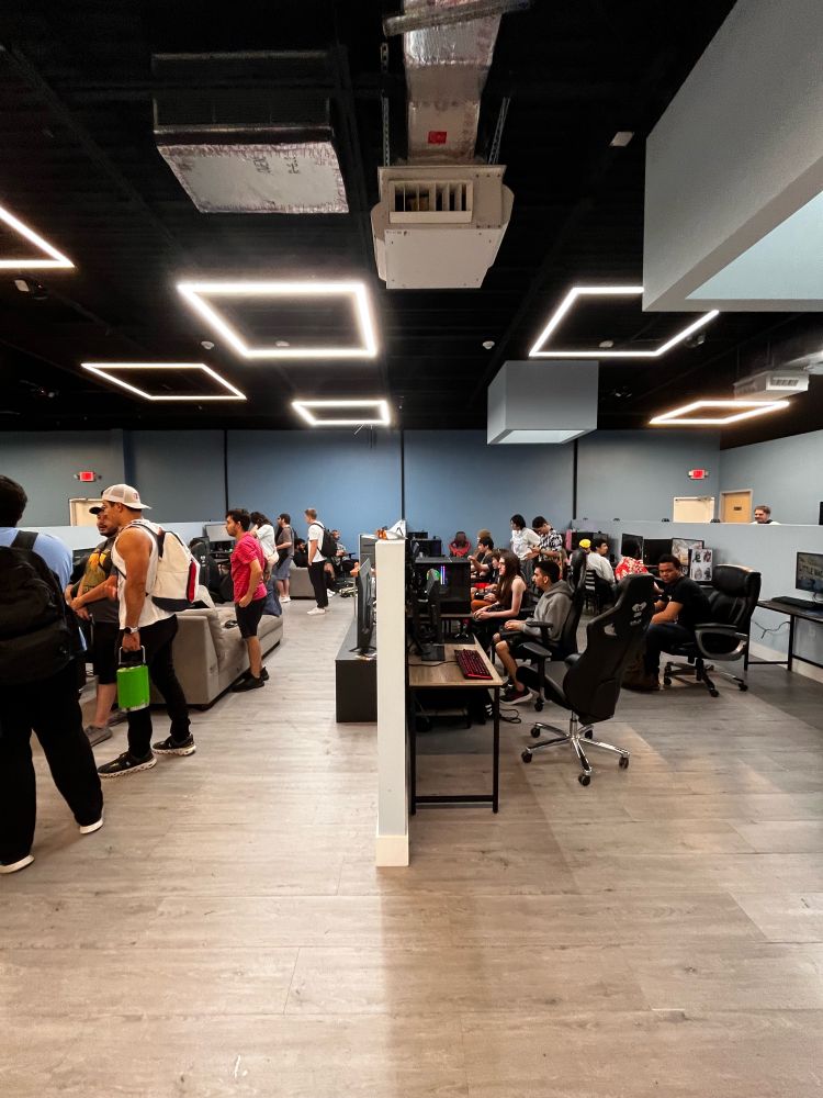 Smash Ultimate and Rivals 2 in the left-row / Marvel 2, Under Night, Guilty Gear Xrd +R and Strive, and Melty Blood on the right